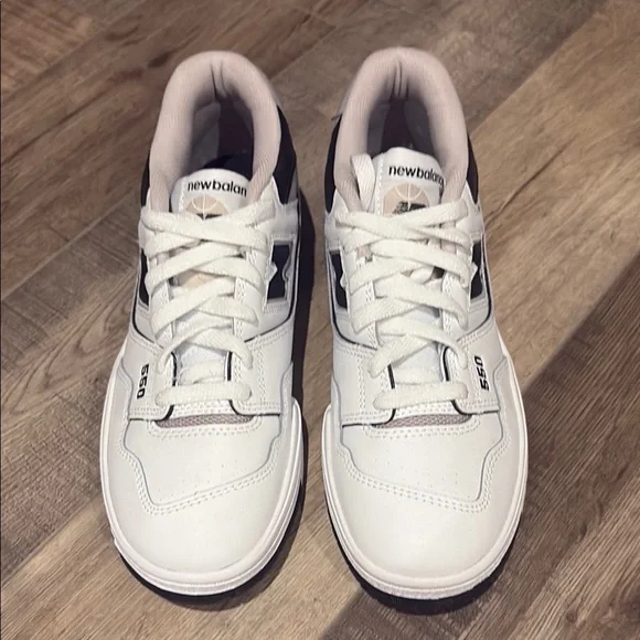 New Balance 550s Womens White and Black Sneakers - Picture 2 of 5
